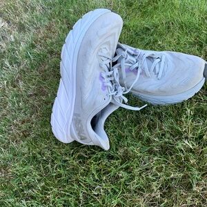 Hoka  ONE ONE | ARAHI 6| Women’s Light Gray Athletic Shoes | Size 7.5D